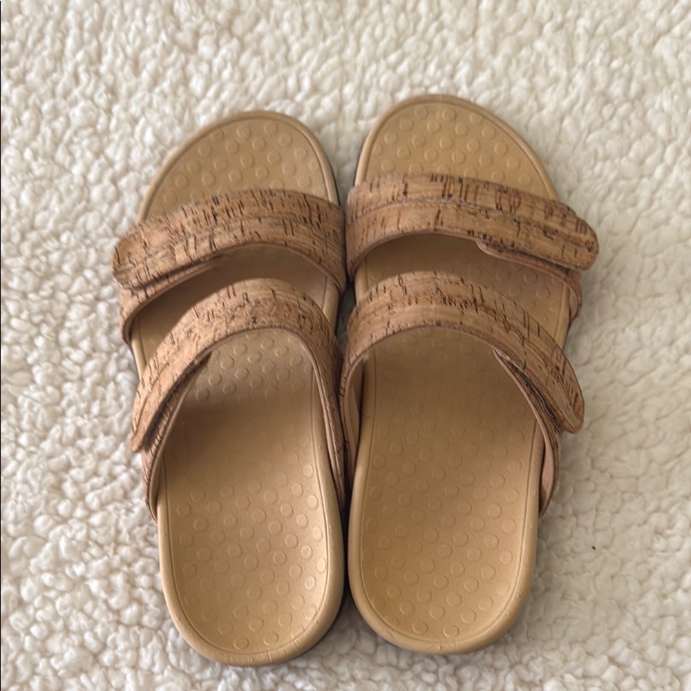 Vionic Tan Cork Sandals